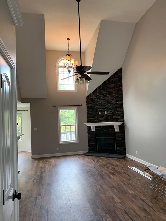 Building Photo - 678 Fox Hound Dr