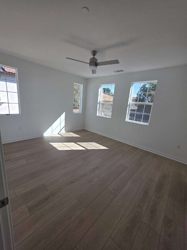 Building Photo - PRICE REDUCTION!! Sycamore Heights Masterpiece "Spacious 3-Bedroom Condo  with 3 Full Baths 1588 ...