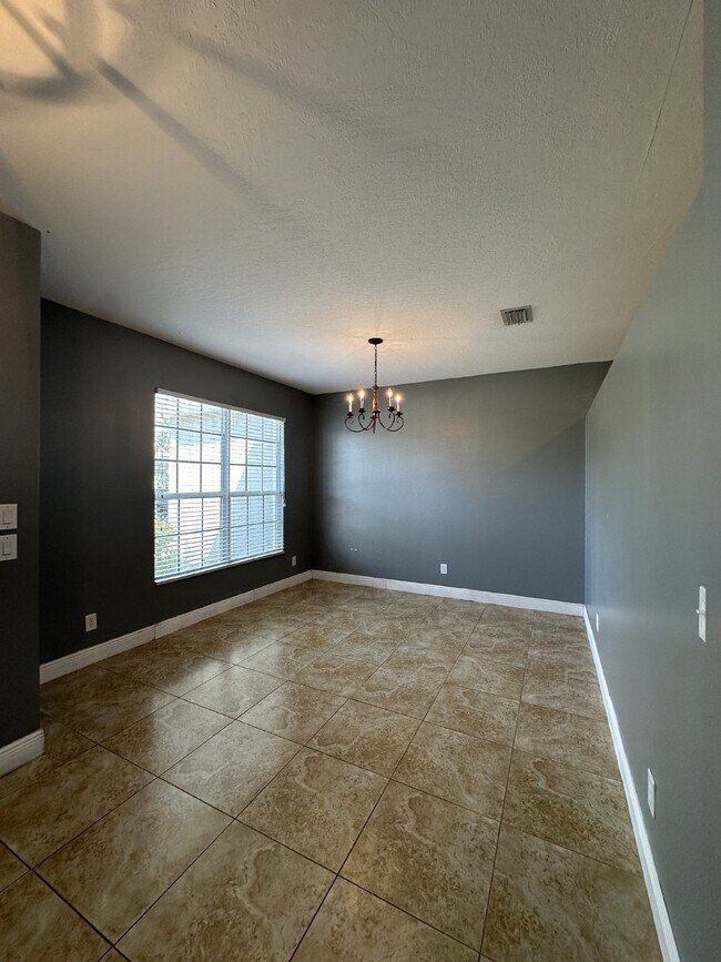 Building Photo - Spacious 4-Bedroom Home in Melbourne, FL w...