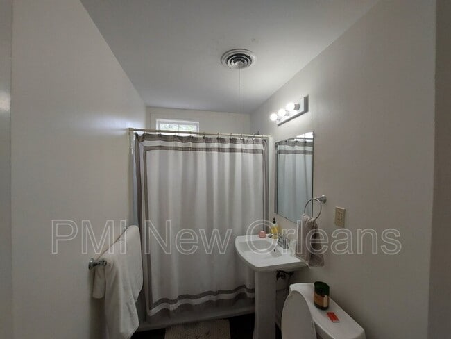 Building Photo - 12 Oaklawn Dr
