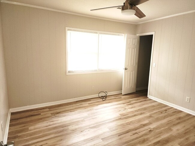 Building Photo - N Kerr Avenue - Duplex home - Move In Read...