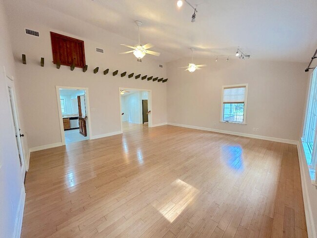 Building Photo - 54 Falligant Ave