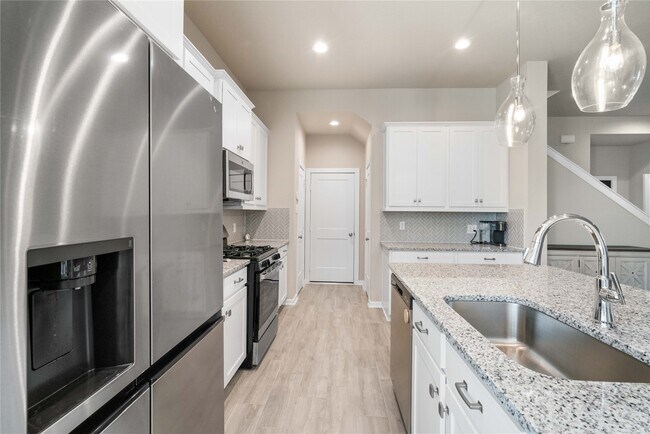 Building Photo - 389 Andes Dr