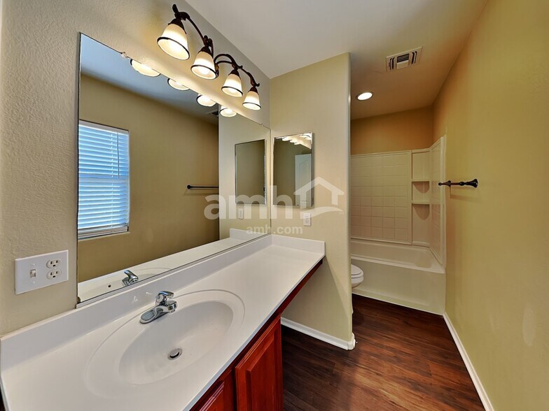 Building Photo - 6424 W Branham Ln