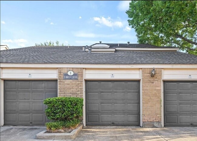 Building Photo - 2277 S Kirkwood Rd