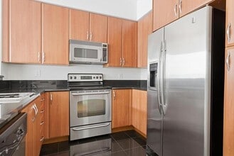 Building Photo - 801 S Olive Ave