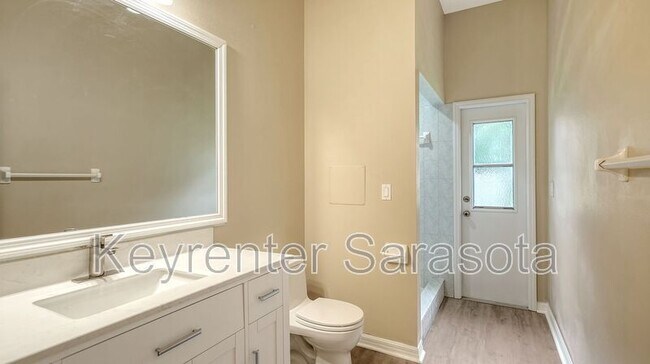 Building Photo - 6219 Aventura Dr
