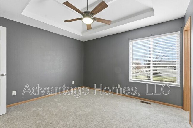 Building Photo - 11516 N Windsor Ave