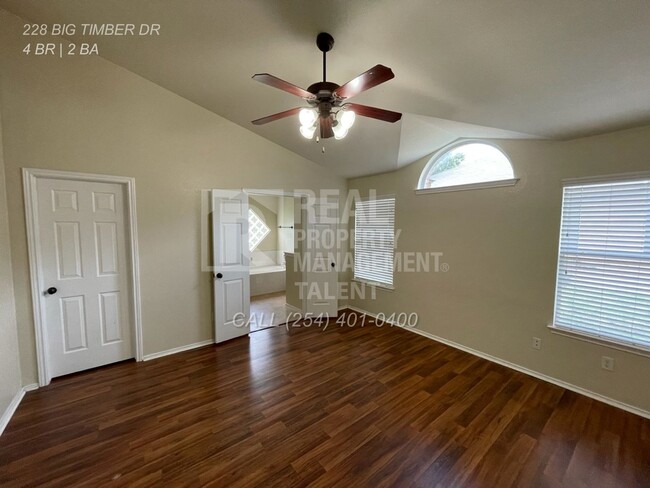 Building Photo - 4 Bedroom, 2 Bathroom Home for Rent in Tem...