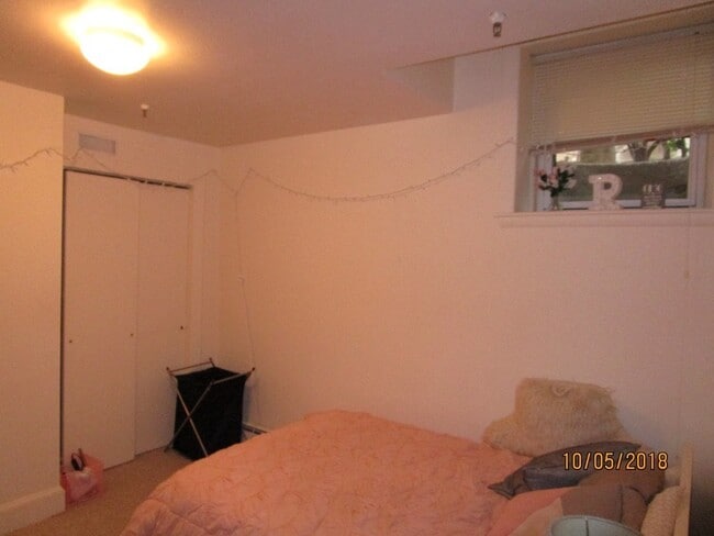 Building Photo - 120 Riverway St