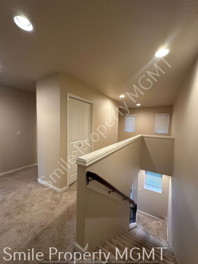 Building Photo - single house