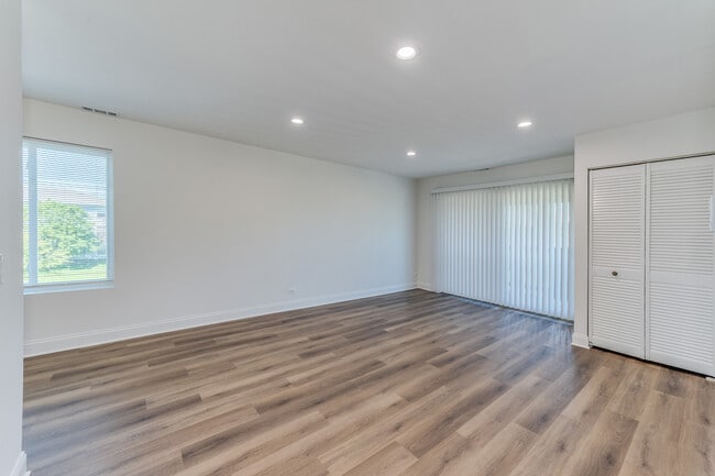Building Photo - 900 Perrie Dr