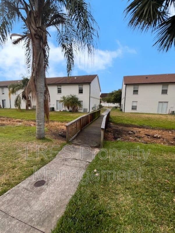Building Photo - 3651 N Goldenrod Rd