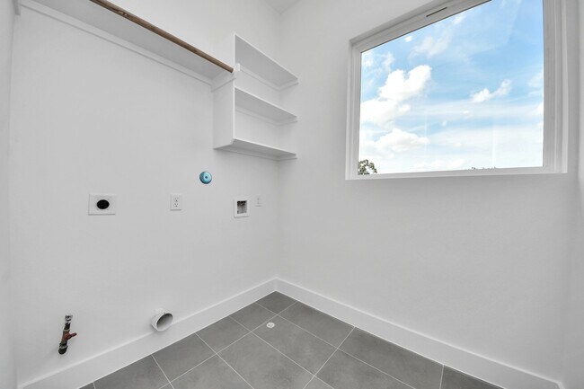 Building Photo - 6951 Foster St