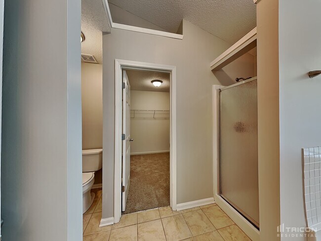 Building Photo - 11335 Fox Hill Dr