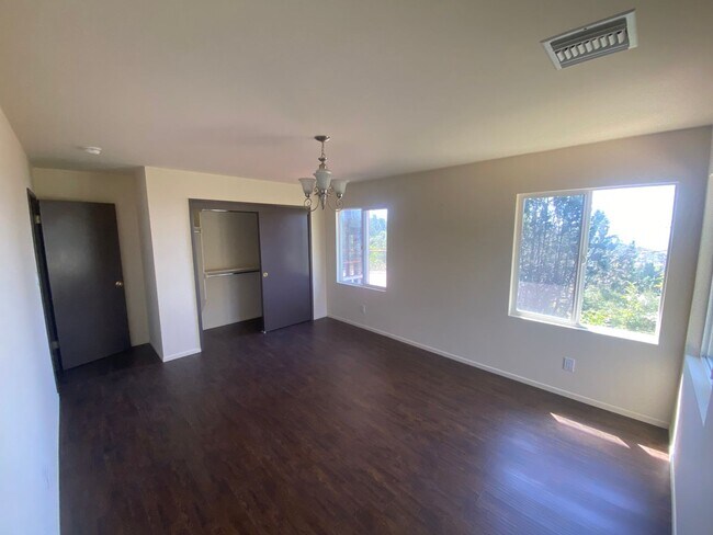 Building Photo - Beautiful 4 Bed / 4 Bath Home with Private Pool in Prestigious La Cañada