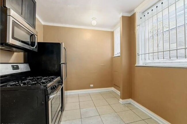 Building Photo - 1142 W 77th St
