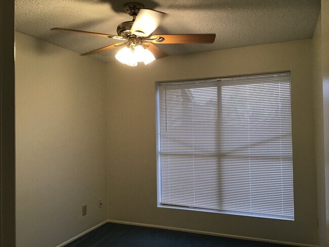 Building Photo - Comfortable 3-Bed, 2-Bath Home in Glendale!