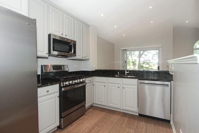 Building Photo - 2352 Dawson Ln