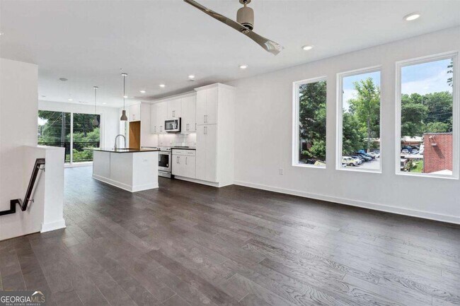 Building Photo - 400 Pratt Dr SE