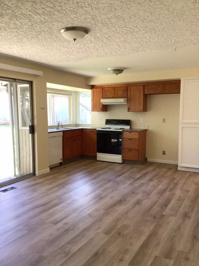 Building Photo - 3BD Ranch Style Home in Cascade Park