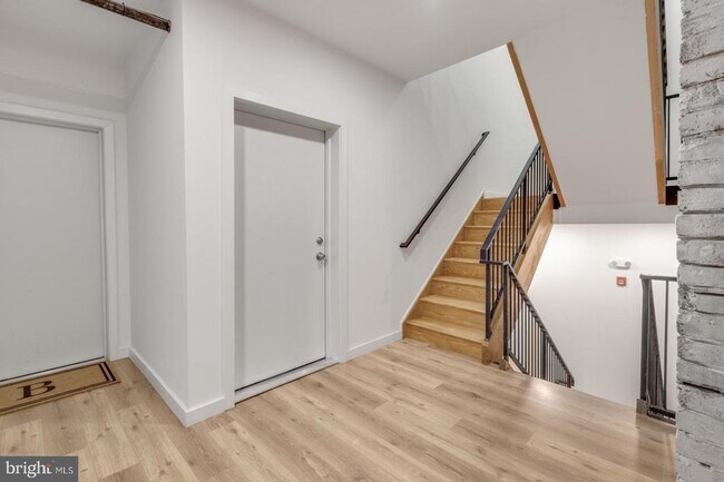 Building Photo - 2045 Trenton Ave