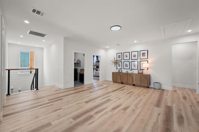 Building Photo - 4029 Ivanhoe Ln