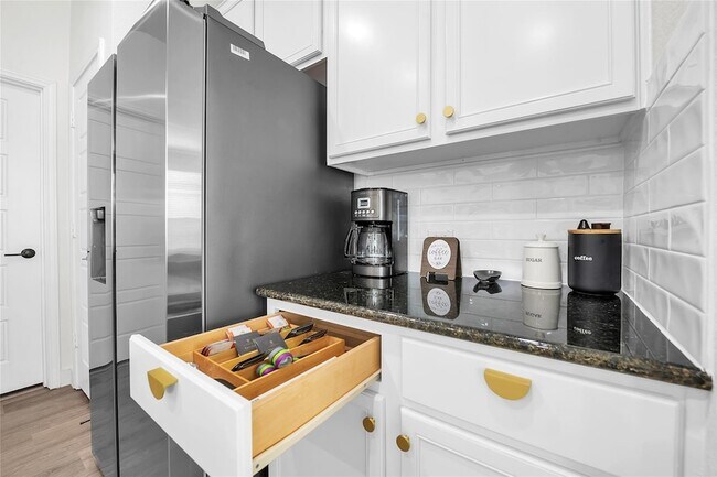 Building Photo - 12520 Anthology St