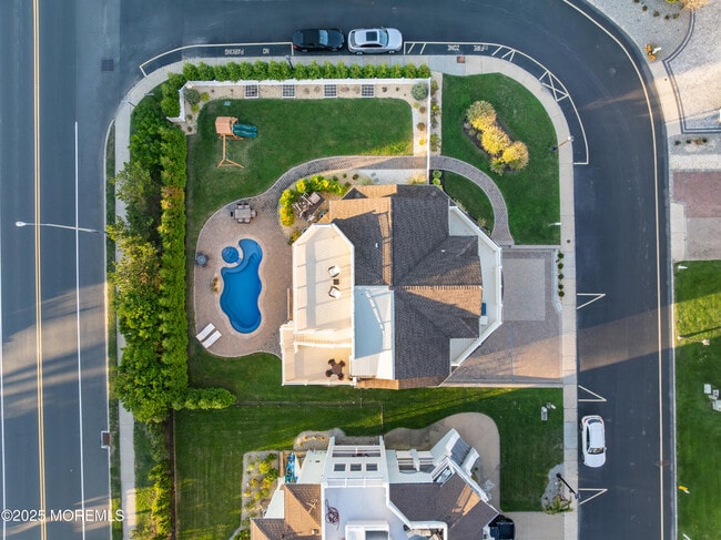 Building Photo - 2 Tradewinds Ln