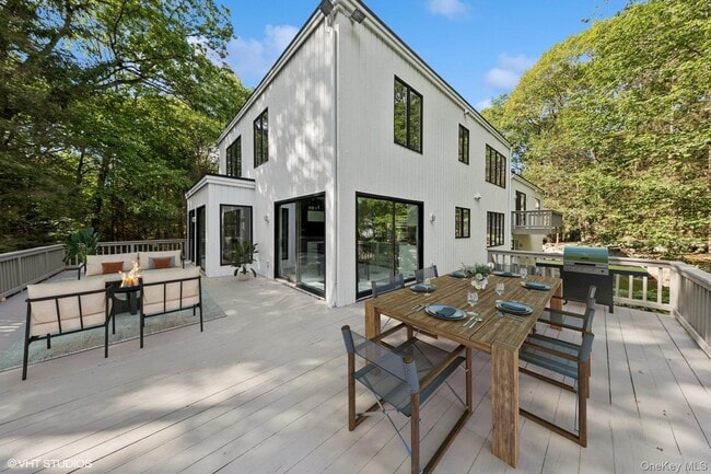 Building Photo - 4 Hemlock Hollow Rd