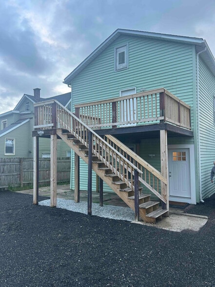 Building Photo - 523 W 17th St