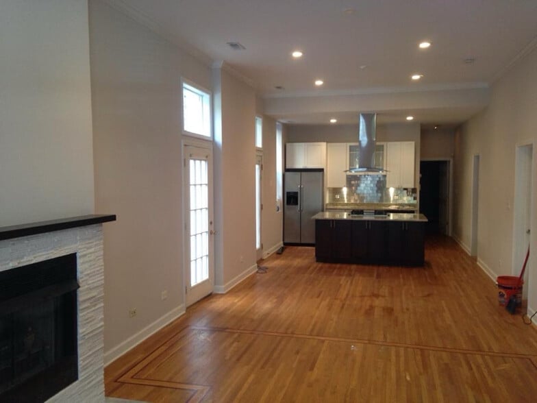 Building Photo - 245 W Scott St