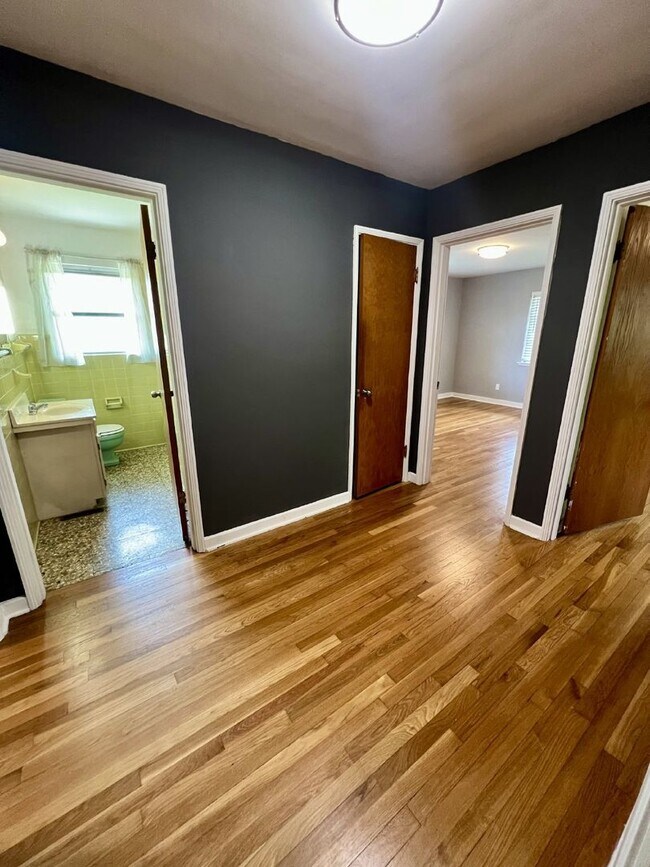 Building Photo - Charming 3-Bed, 2-Bath Spacious Home in Ch...