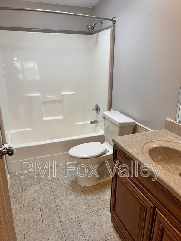 Building Photo - 5024 Shamrock Way