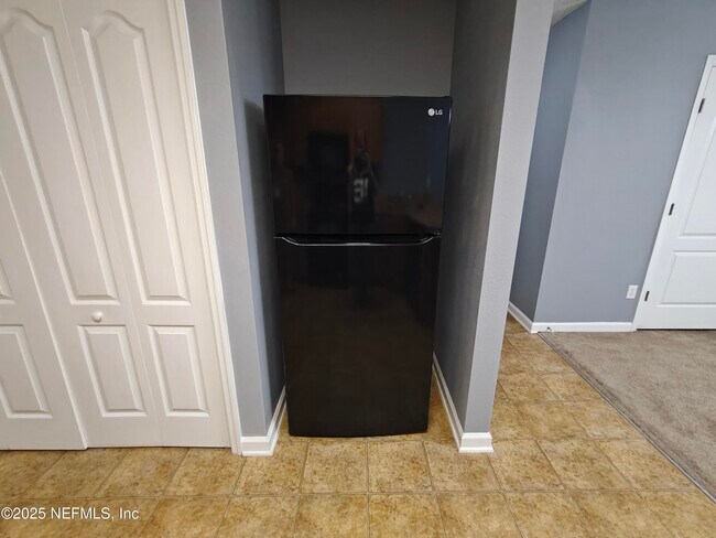 Building Photo - 7764 Playschool Ln