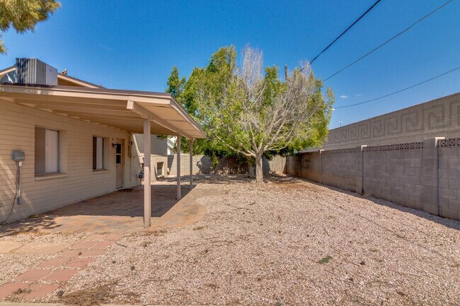 Building Photo - 137 E Riviera Dr
