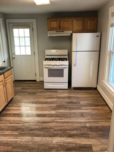 Kitchen - 66 South Ave