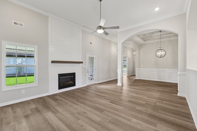 Building Photo - 383 Kingland Ln