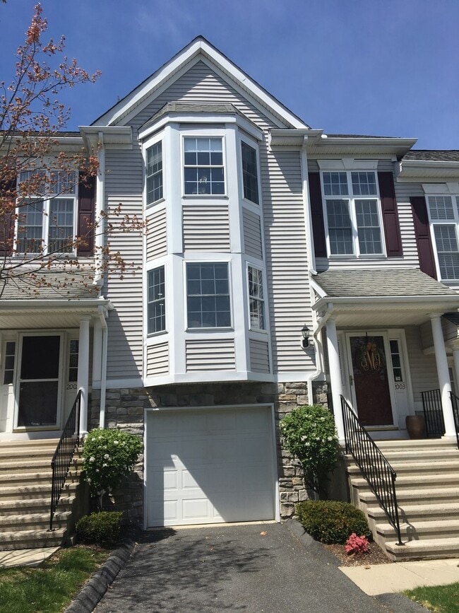 Building Photo - Townhouse!! Country living meets suburban ...