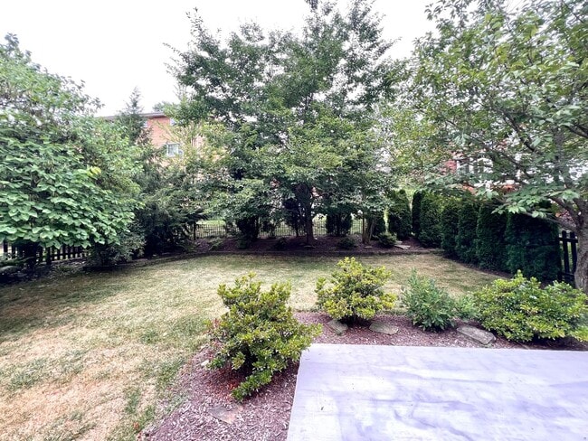 Building Photo - Pittsburgh - 3 Bedroom 1.5 Bathroom - Stunning Home