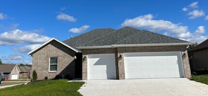 Building Photo - 4 bedroom, 3 car garage, home in Willard S...