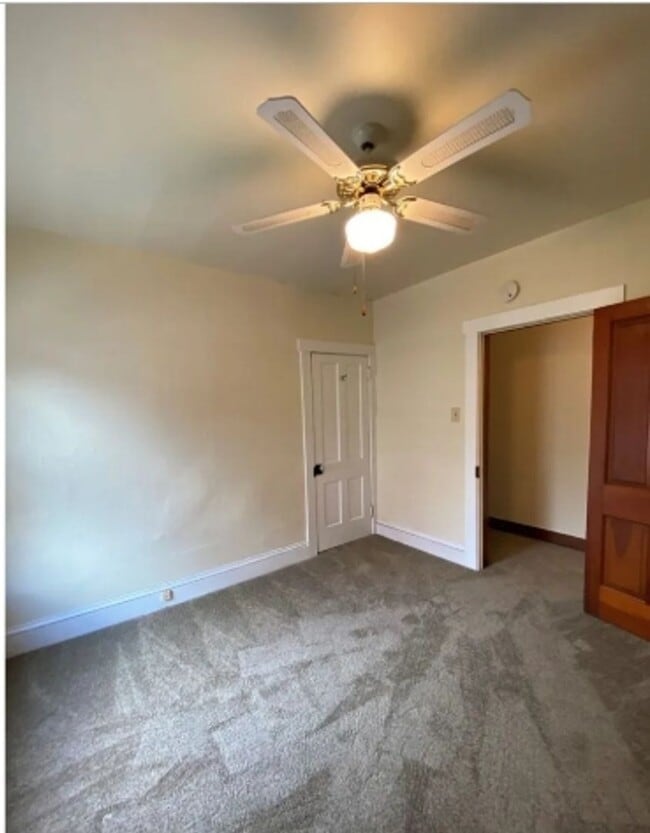 Building Photo - 216-218 W Lamb St