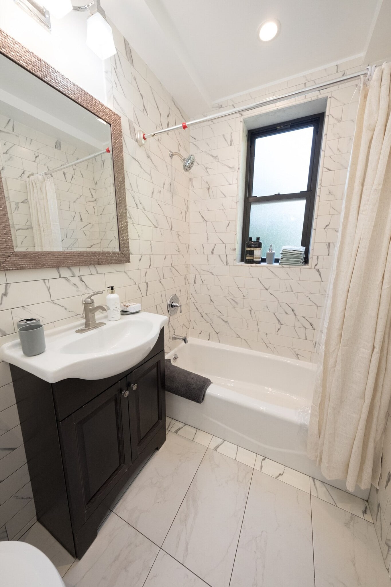 Building Photo - 230 W 113th St