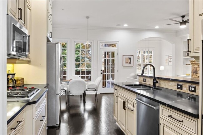 Building Photo - 638 Parkside Vlg Wy