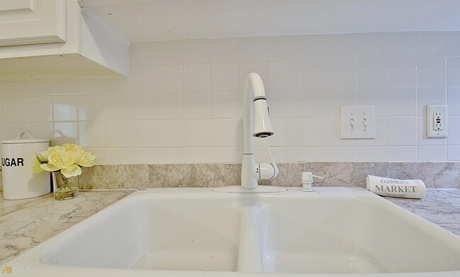 Building Photo - 72 Cobblestone Creek