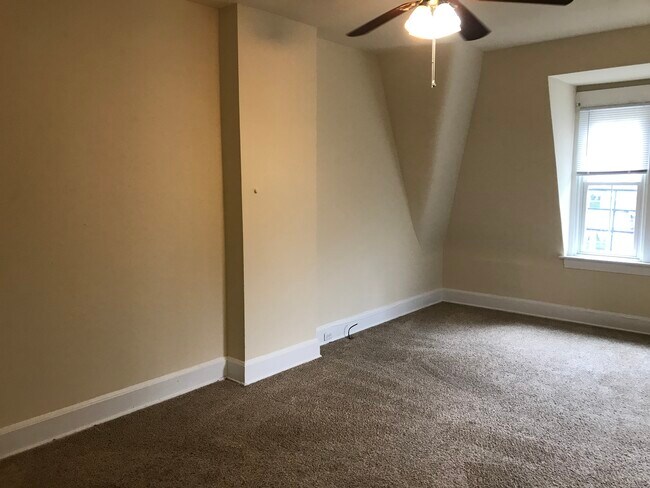 Building Photo - 2654 Bellevue Ave