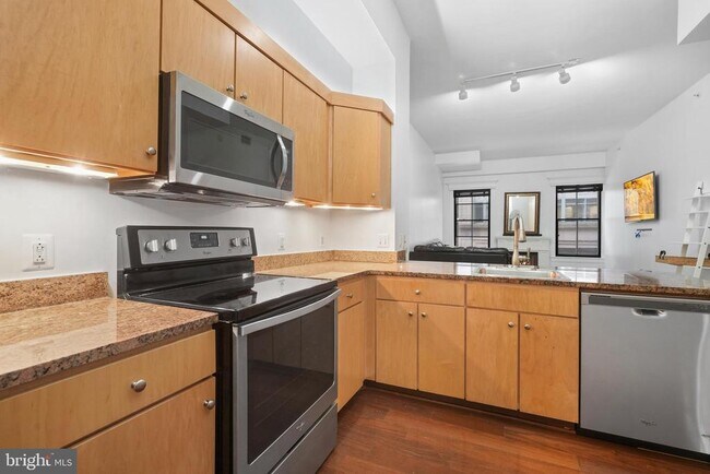 Building Photo - 631 D St NW