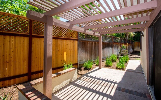 Building Photo - Wonderful 3BR/2.5BA La Costa Home!!!