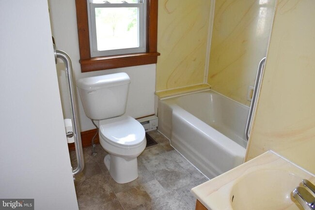 Building Photo - 9526 Circle Dr