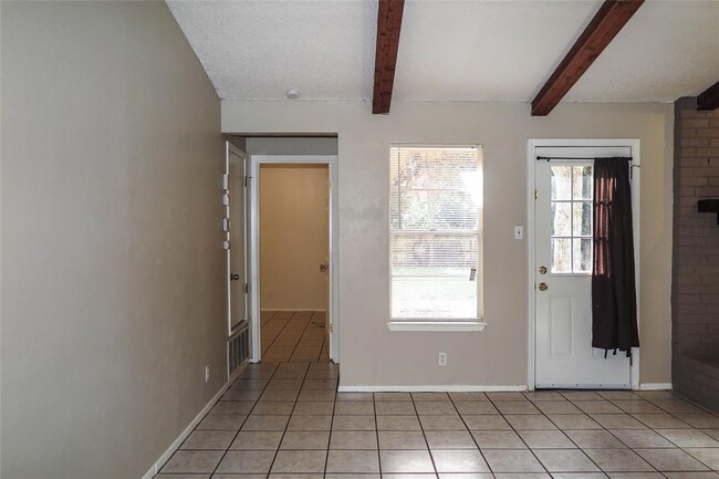 Building Photo - 308 Golden Oaks Dr